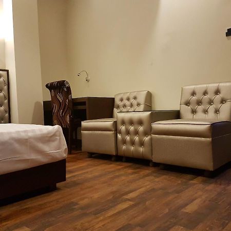 Khayyam Hotel Faisalabad Exteriör bild