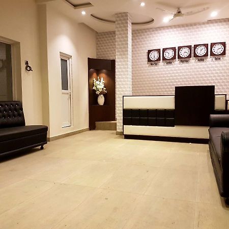 Khayyam Hotel Faisalabad Exteriör bild