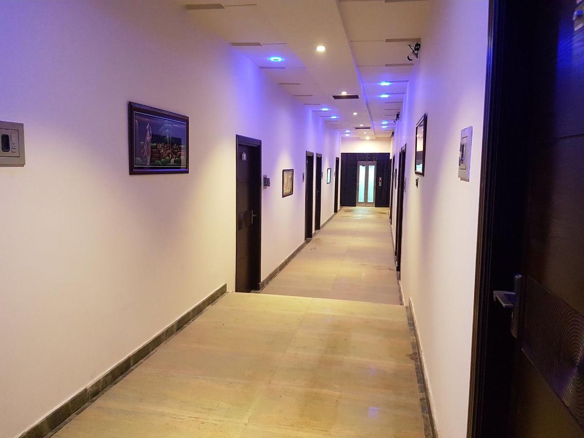 Khayyam Hotel Faisalabad Exteriör bild